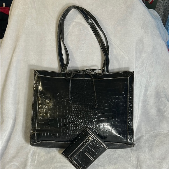LIZ CLAIBORNE Black Croc-Embossed Tote And Matching Wallet - Picture 1 of 12